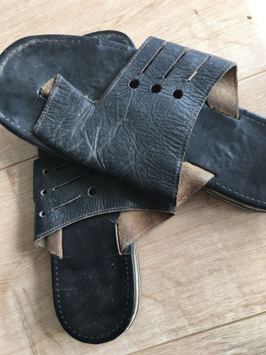 Sandálias e botas para homem e mulher