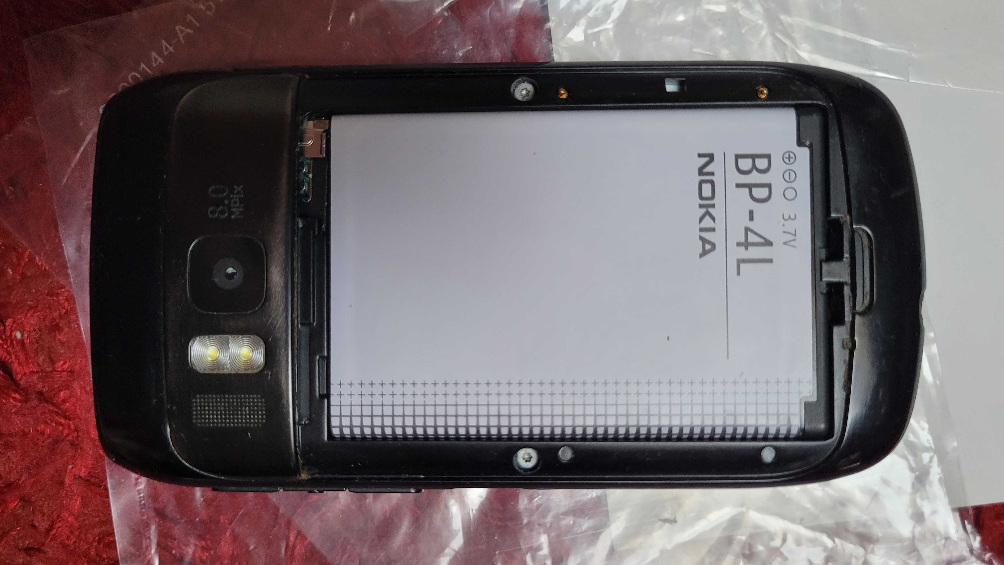 Nokia e6-00 telefon biznesowy z klawiaturą QWERTY