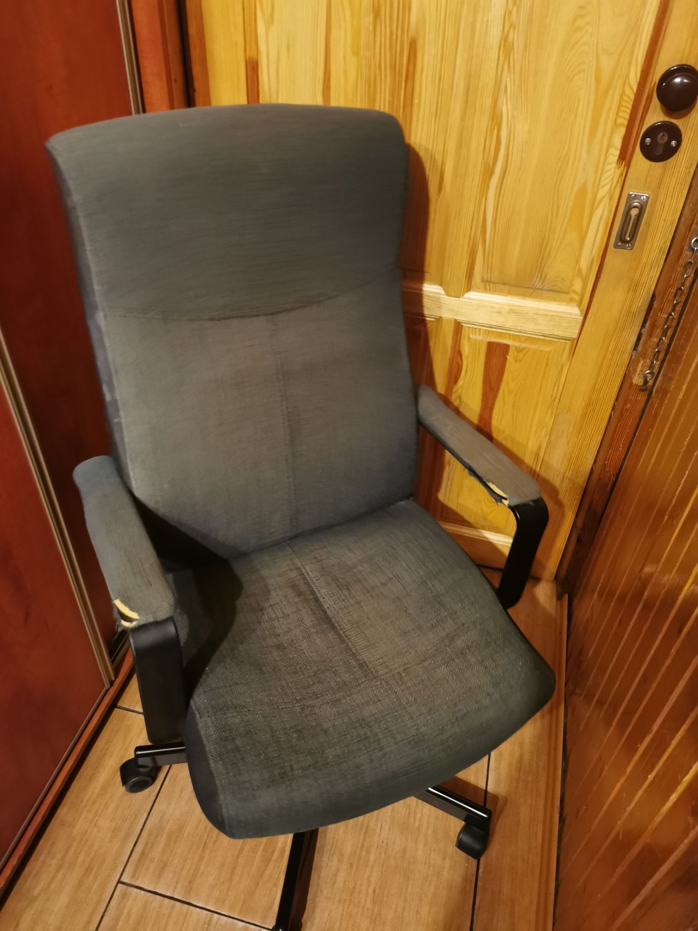 Fotel obrotowy regulowany, krzesło biurowe