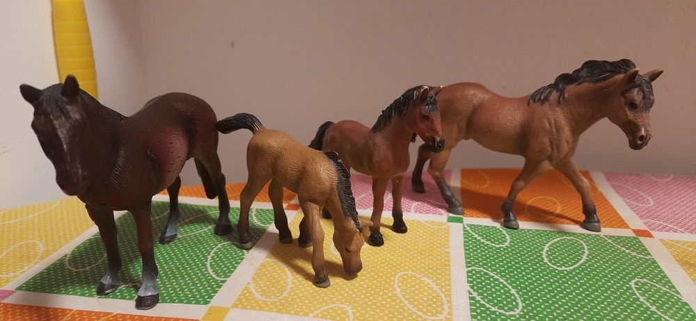 Figurki koni , tak jak Schleich