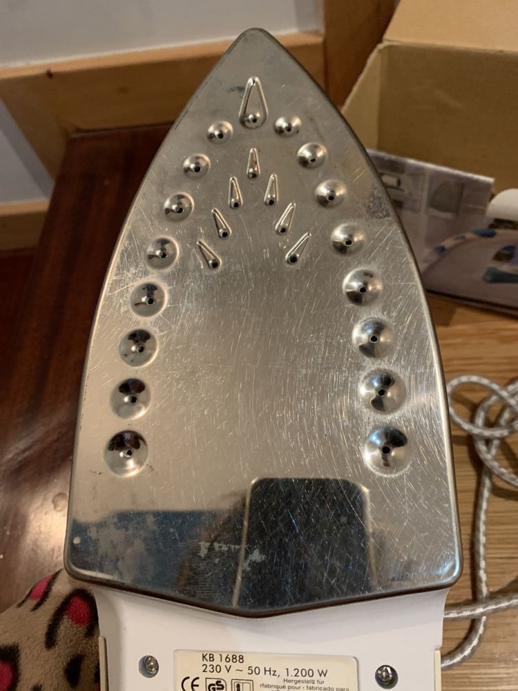Ferro de engomar a vapor Tronic