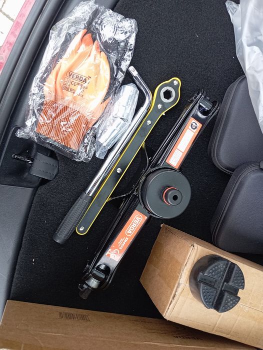 Домкрат комплект для заміни колес Tesla 3 , Y ,X