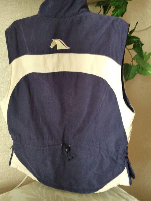 Жилет б/у унисекс фирмы Dublin размер S