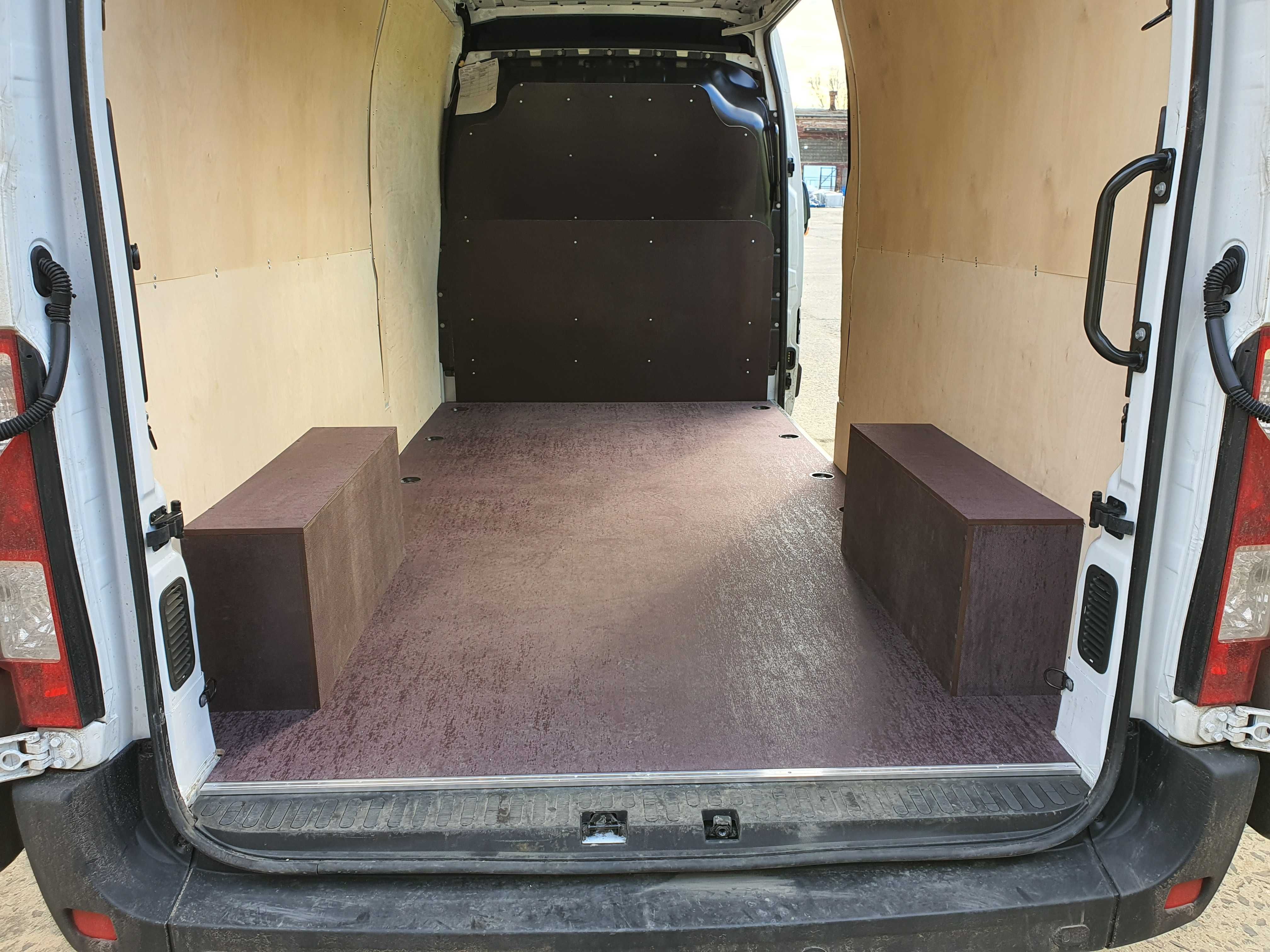 Zabudowa busa, Renault Master L3H2 obicie paki z montażem