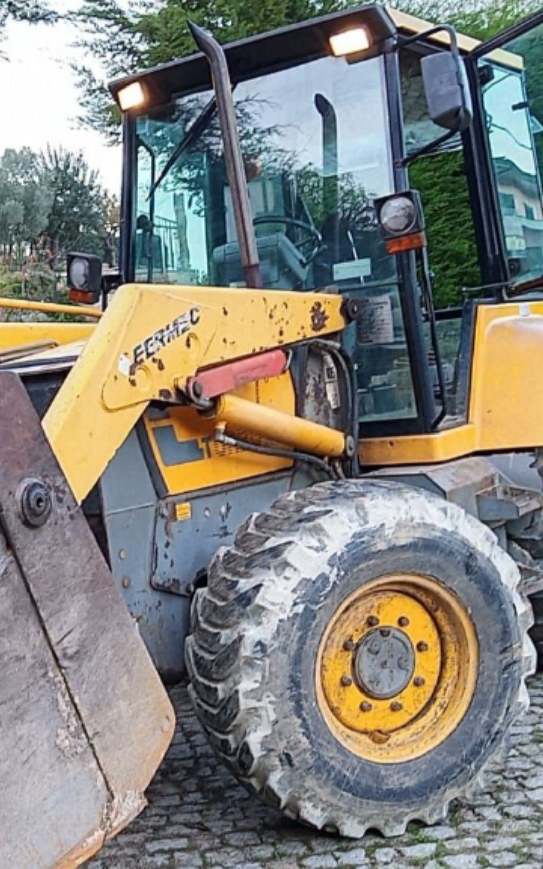 Retro escavadora fermec 860