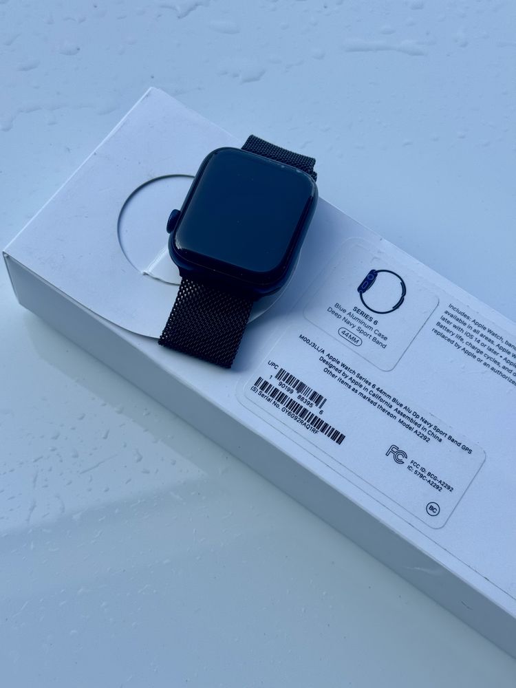 Продам apple watch series 6 44 mm