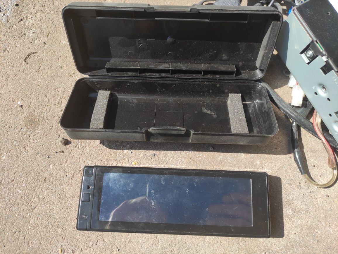Wzmacniacz samochodowy Mac +radio JVC KD-AVX 55