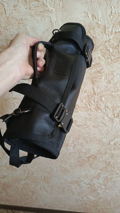 Помічник кухаря. Чудова річь. Шкіряна сумка з сучасними ножами .