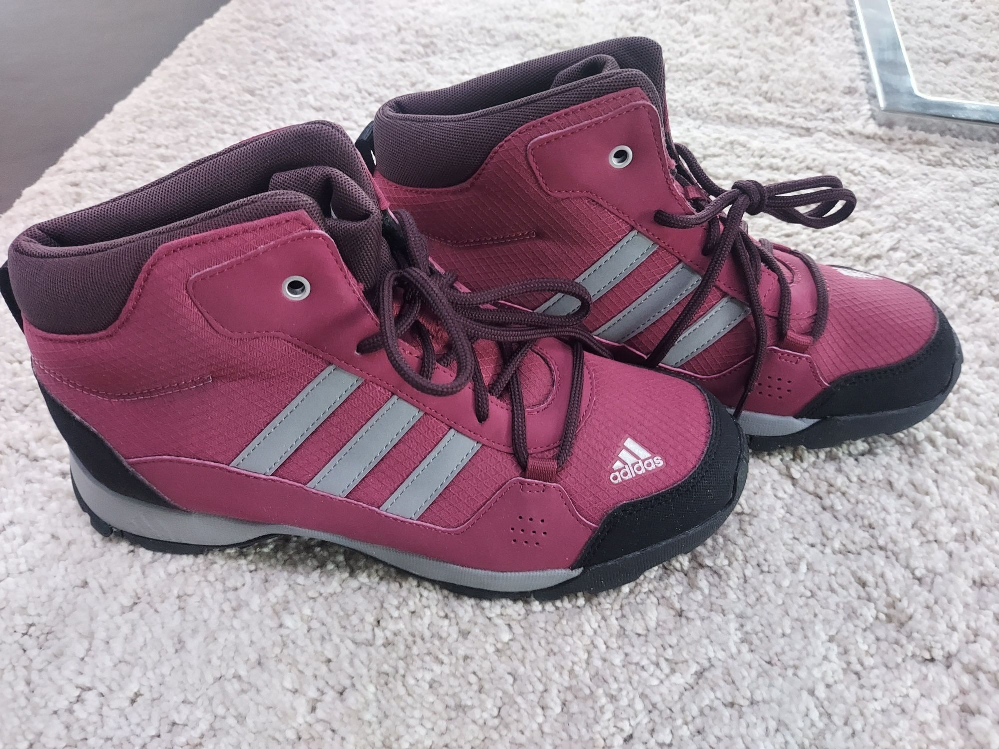 Buty Adidas Traxion NOWE r. 38