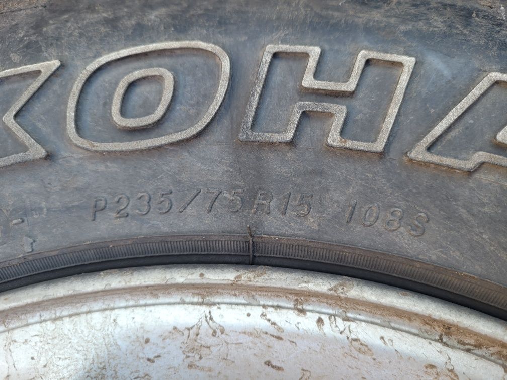 Opony terenowe AT 235/75R15 felgi aluminiowe 15" A/T bdb stan.