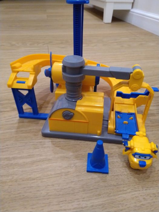 Warsztat naprawczy Donnie'go COBI
Donnie's Fix it Garage