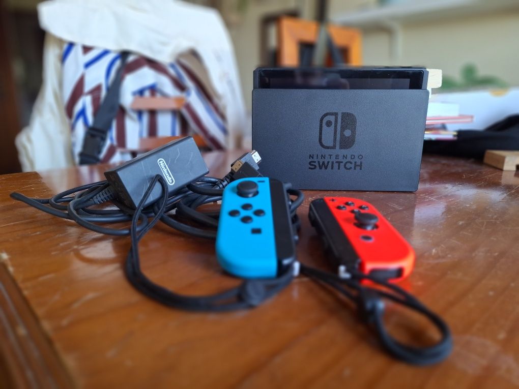 Nintendo Switch V2 – 7 Meses de Uso + Película Protetora