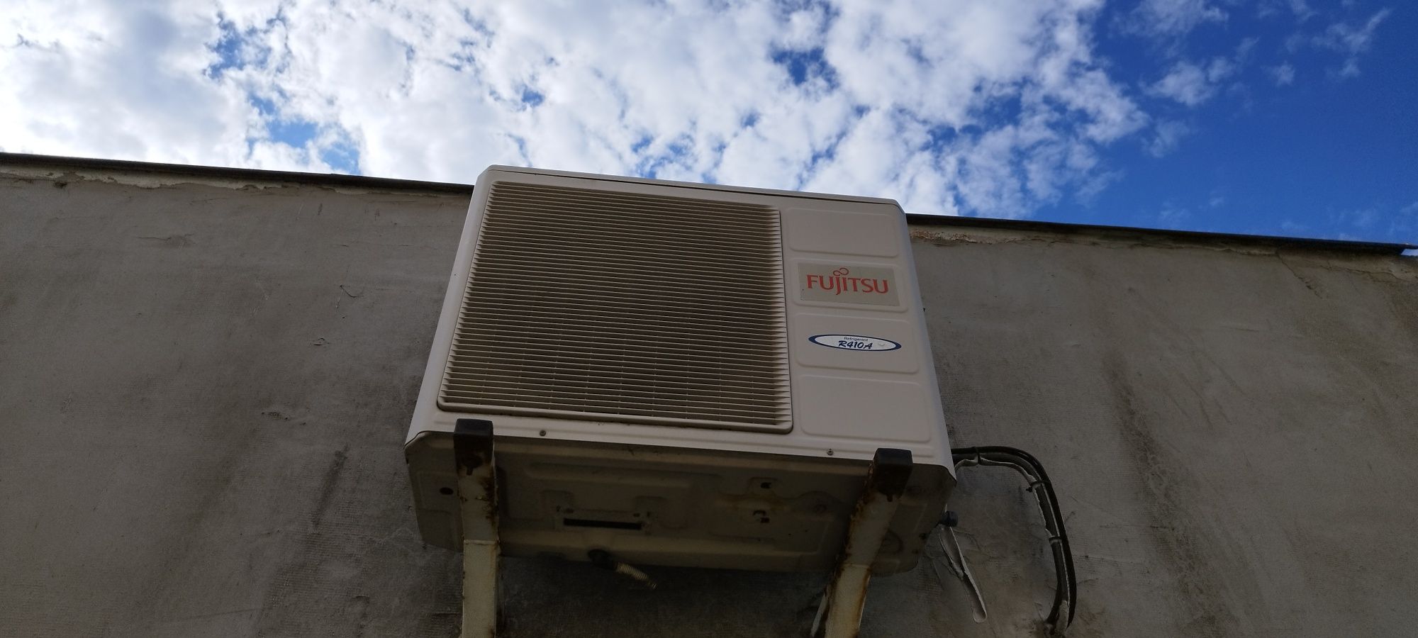 Fujitsu Klimatyzacja sklepowa 5.4Kw napełniona działa chłodzi