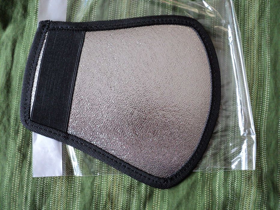 Отражатель-рассеиватель фотовспышки новый.