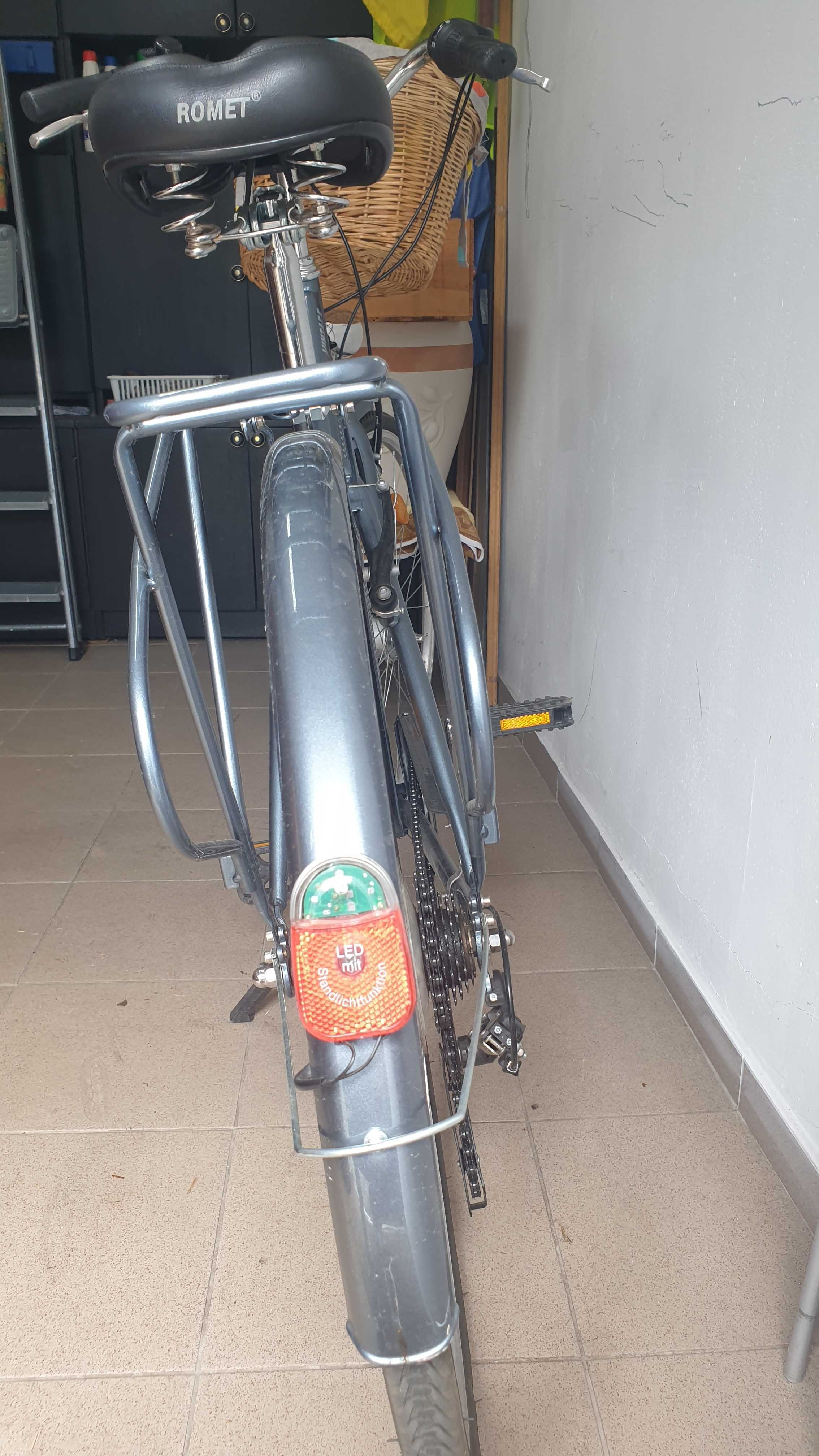 Rower miejski damski Romet. Oświetlenie-prądnica w przednim kole