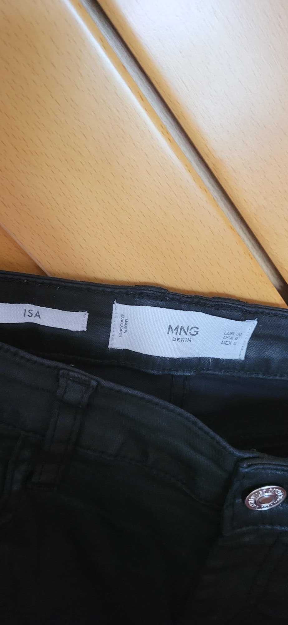 Calças / jeans pretas skinny crop de cintura média Mango