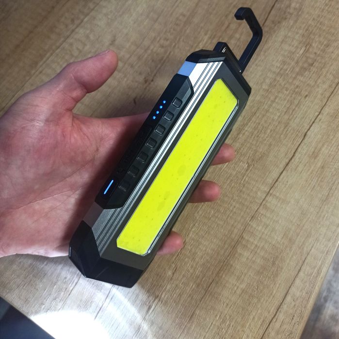 Яскравий світлодіодний ліхтарик