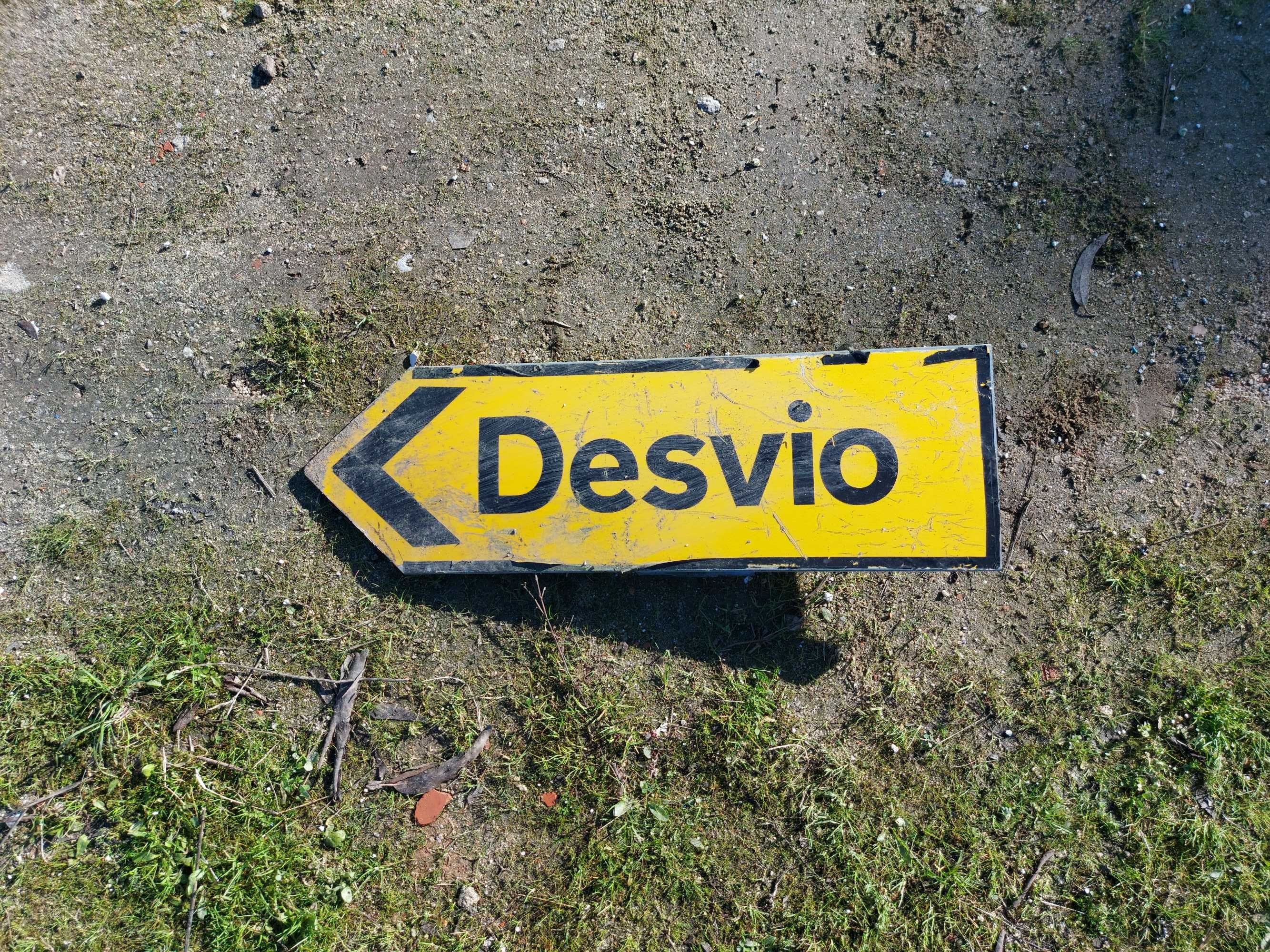 Sinais de Trânsito e Estrada - Vários Modelos à Venda