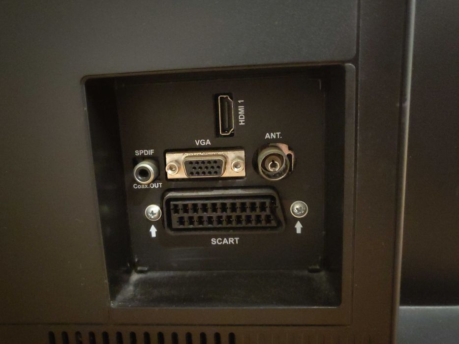 TV LCD Electronia 26" HD – HDMI, SCART, VGA – Com pequeno ruído