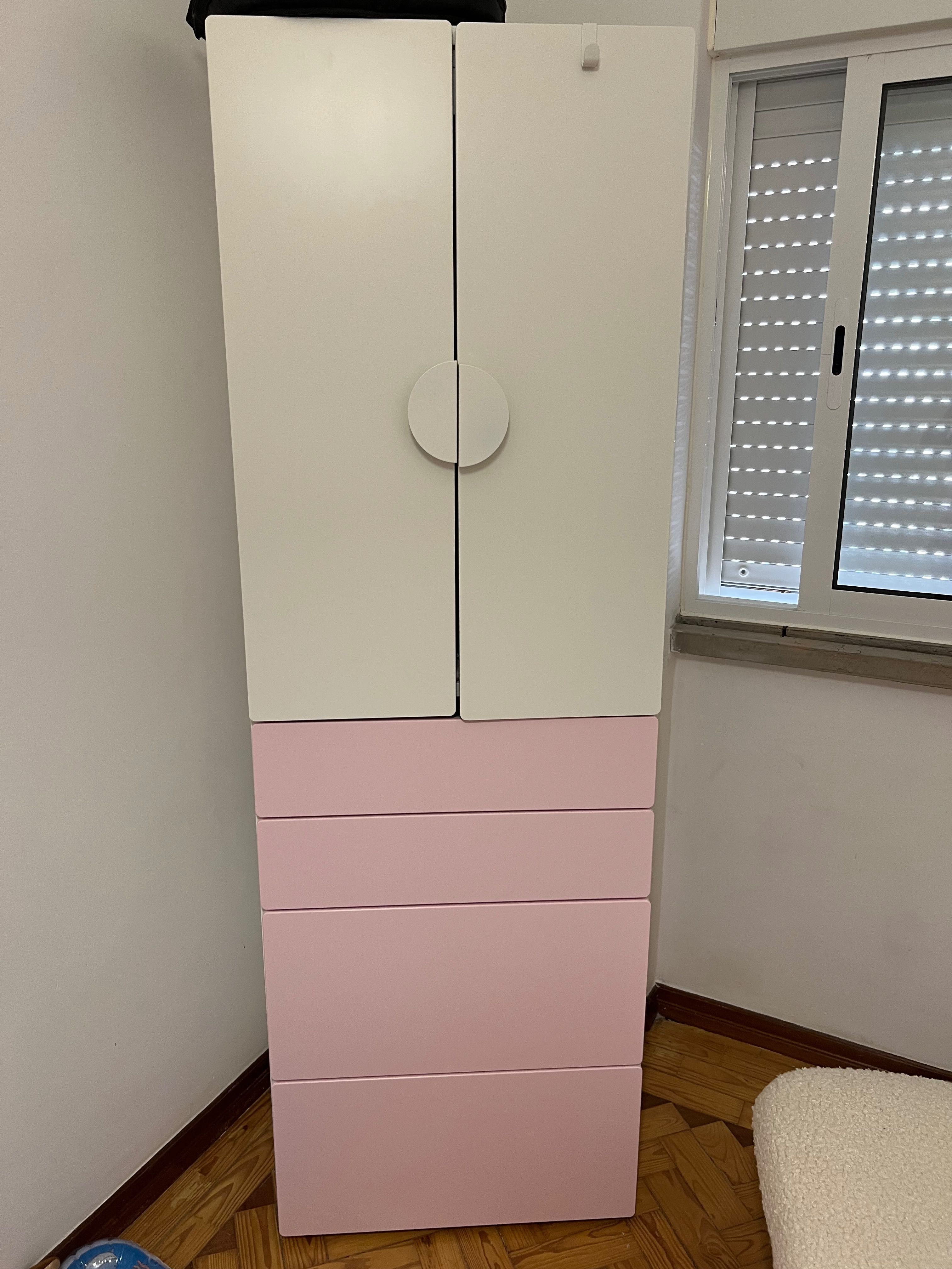 Guarda-roupa ikea rosa e branco