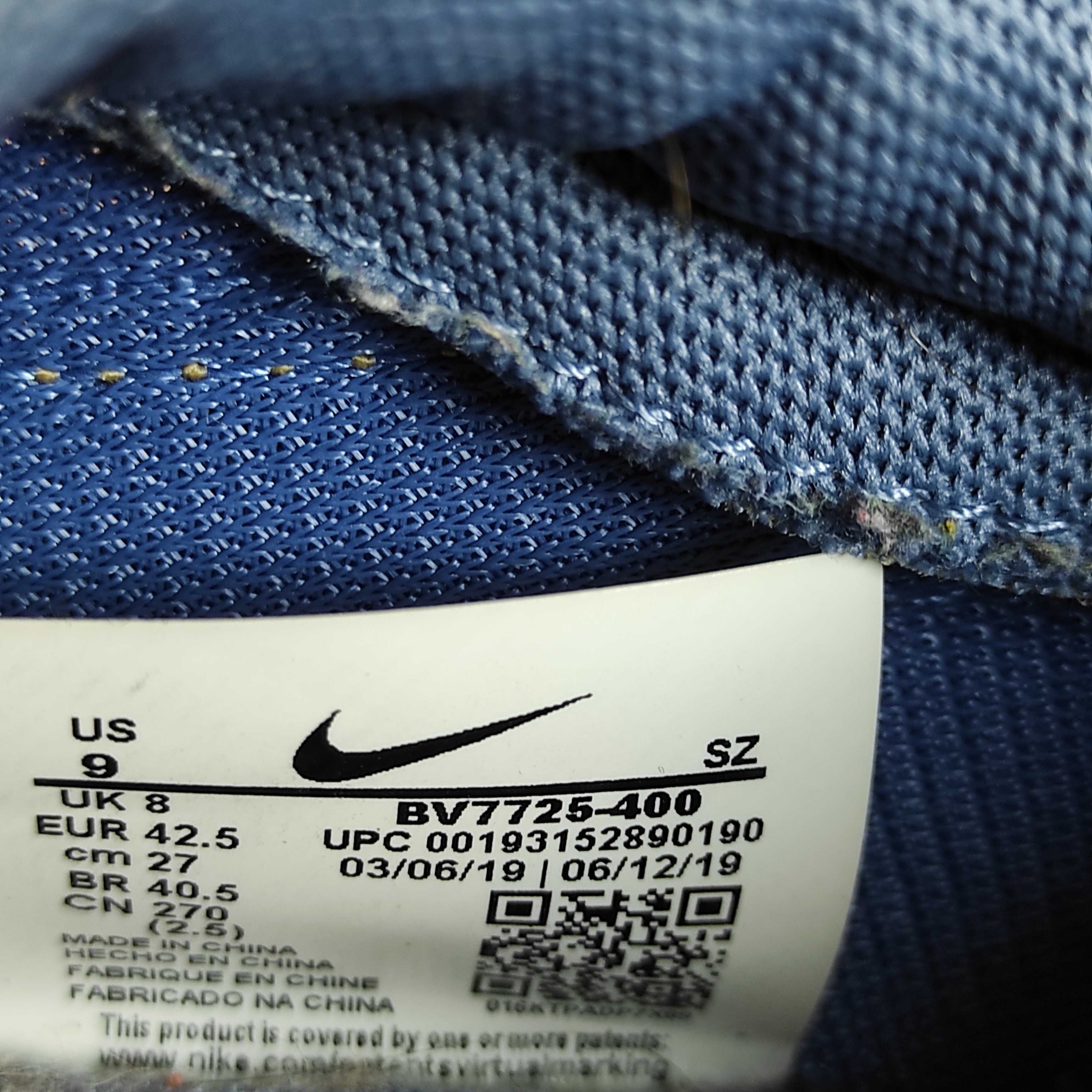 Кроссовки найк Nike   р.42,5 длина стельки 27 см.