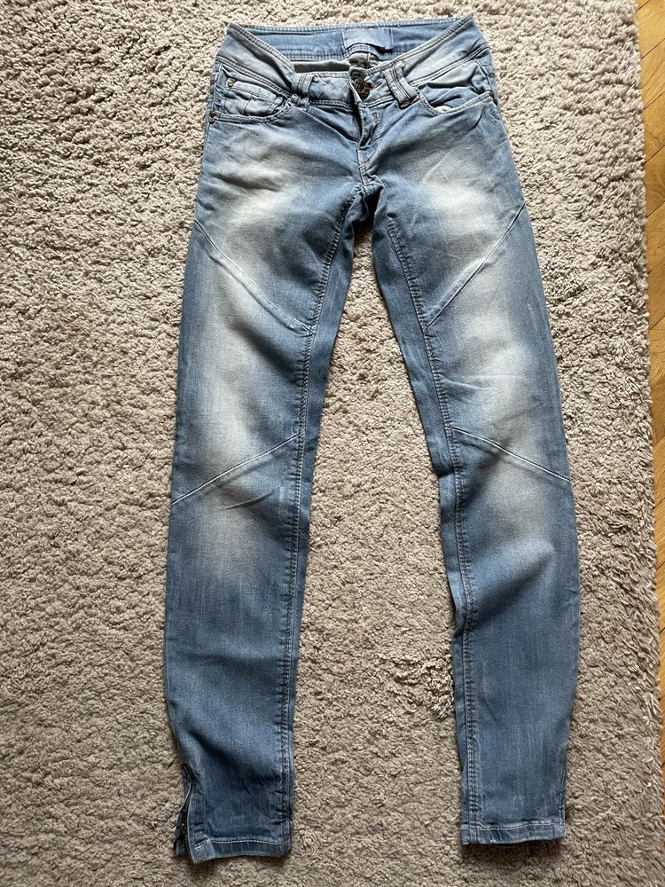 Jasne, niebieski jeansy, Pull & Bear XS, 34