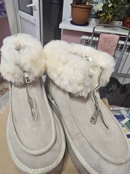 Продаю жіночі уггі