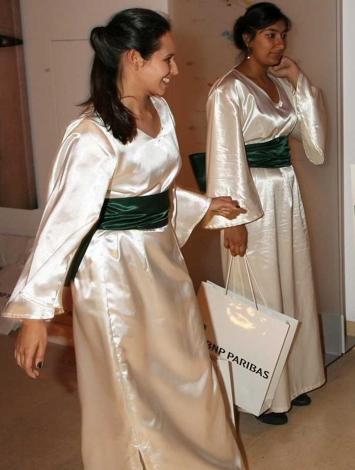 VESTIDOS EXUBERANTES ESTILO JAPONÊS E OUTROS EM CETIM DE QUALIDADE