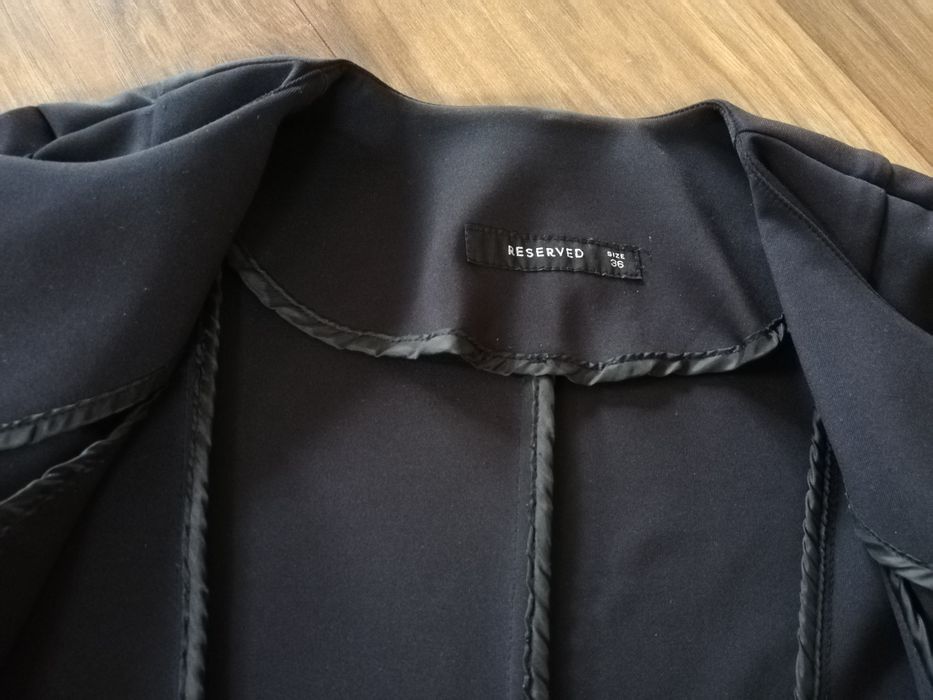 Damski żakiet z baskinką, Reserved, kolor czarny