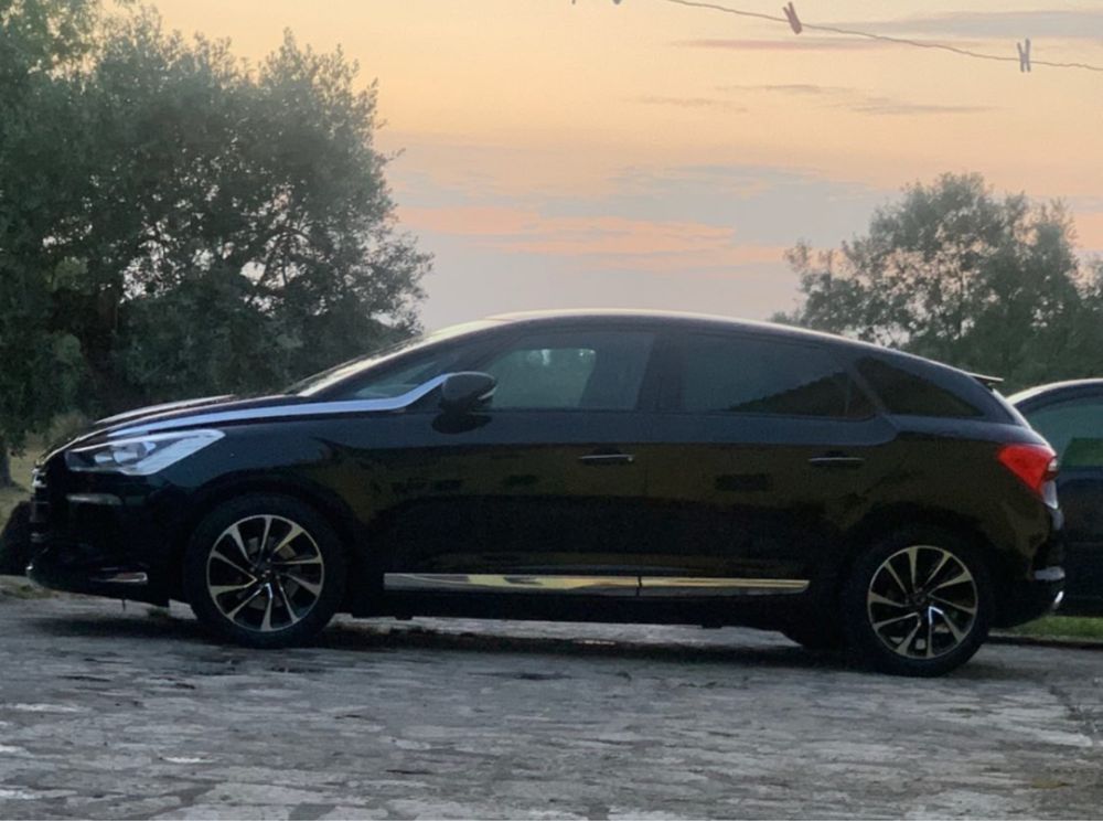 Citroën DS5 1.6 HDi 115cv – 2012 – Automático | Preto | Bom estado