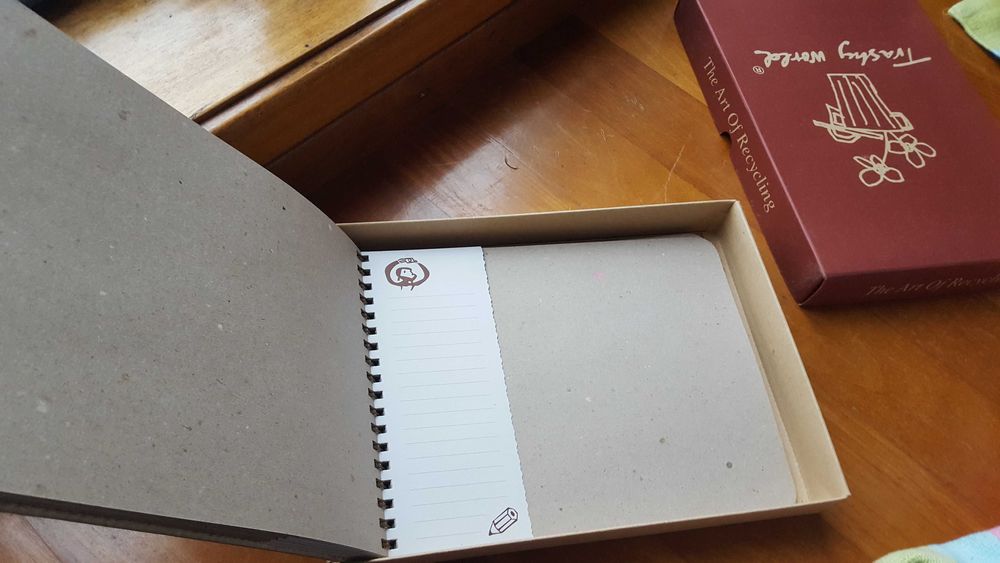 Álbum de menino com caixa, novo