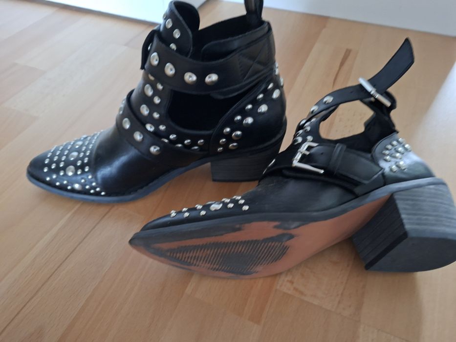 Botki z ćwiekami Deezee