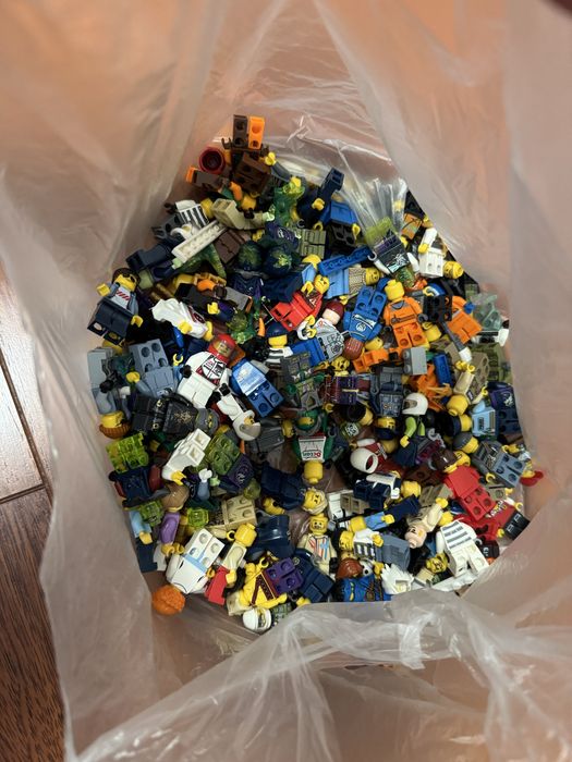 лего фігурки.