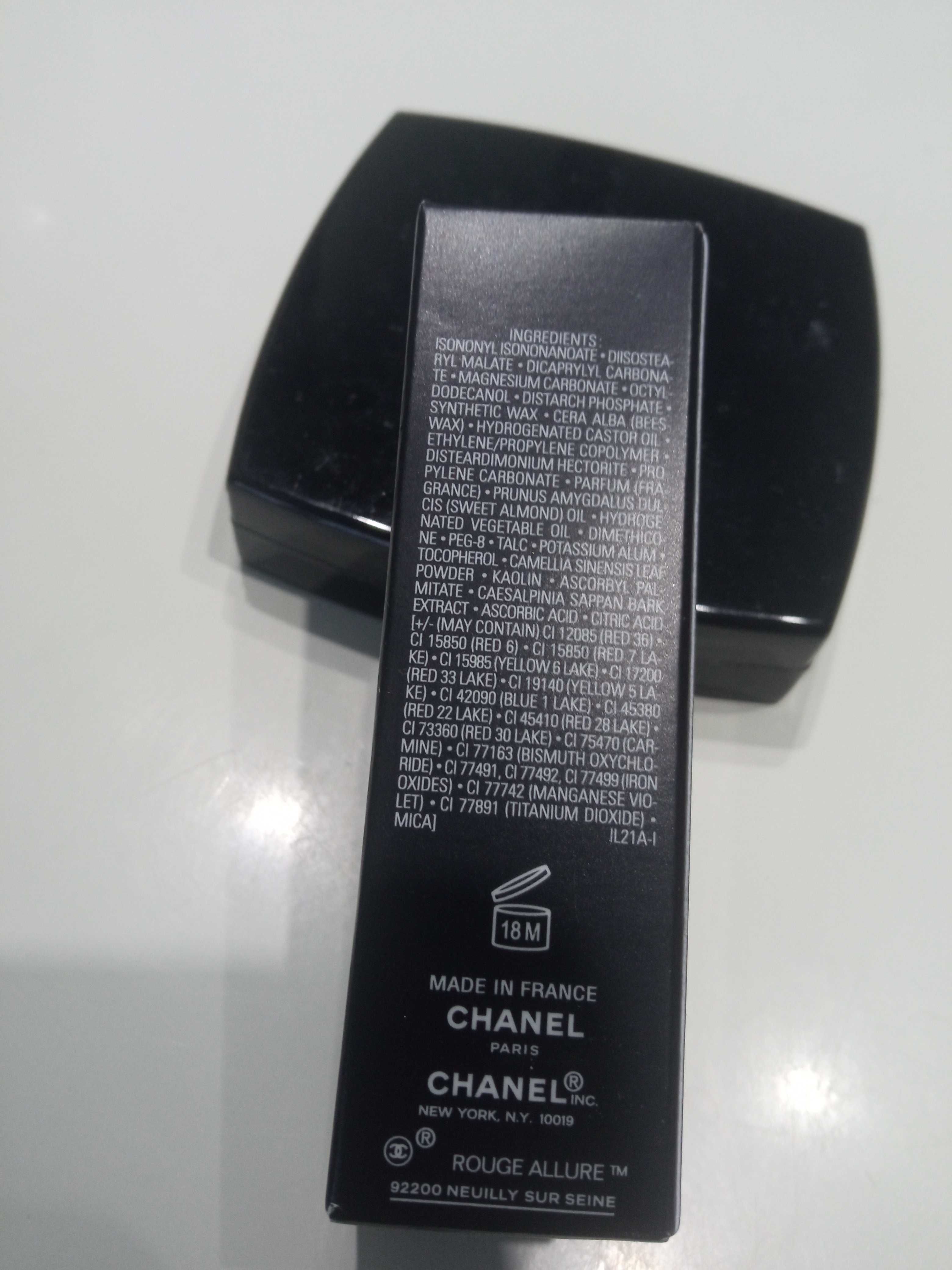 Chanel szminka matująca Rouge Allure Velvet Extreme nr 130