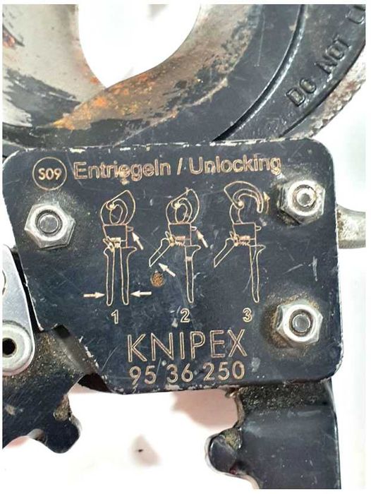 Profesjonalne nożyce do kabli KNIPEX 95 36
