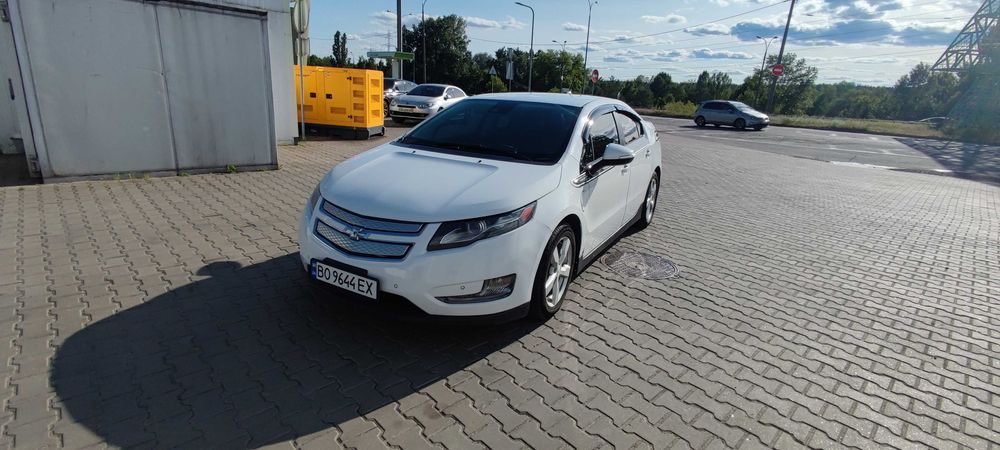 Продам Chevroet Volt 2013 года Плагин Гибрид отличное состояние.