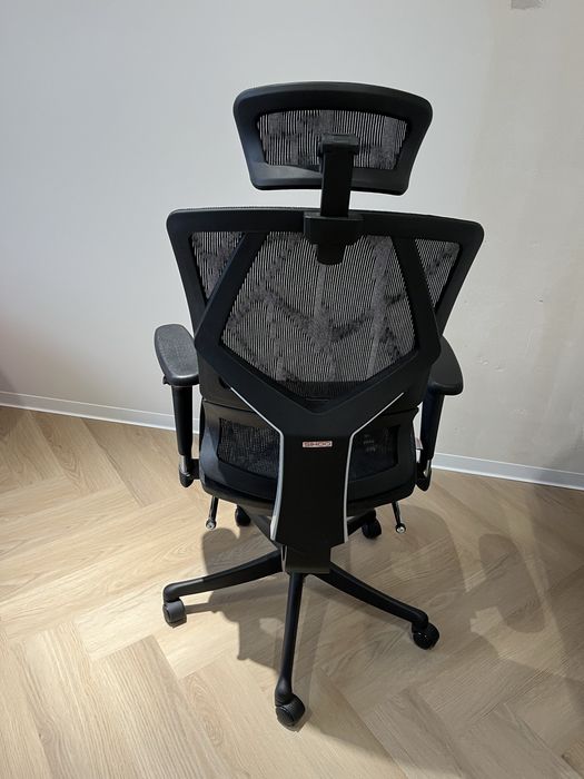 Офісне крісло в ідеальному стані