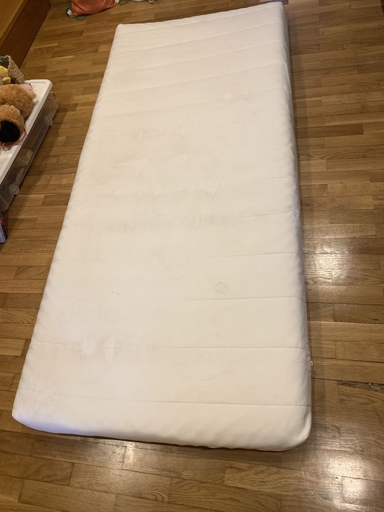 Cama com arrumacao e colchão SLAKT IKEA