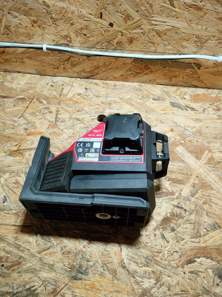 Laser krzyżowy Milwaukee M12 PL laser 360 laser niwelator Milwaukee