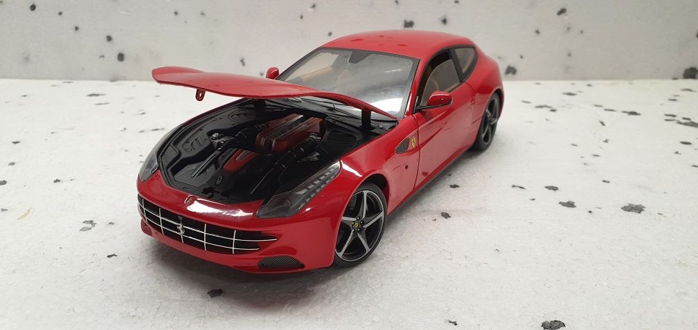 Ferrari FF 1/18 norev minichamps kyosho Otto ottomobile autoart