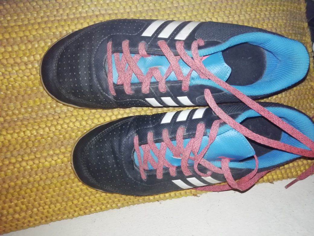 Várias ténis Nike e adidas