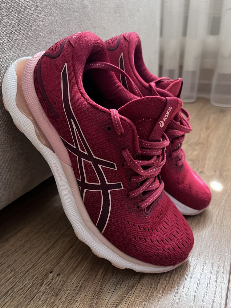 Унісекс кросівки ASICS Gel Nimbus-24.