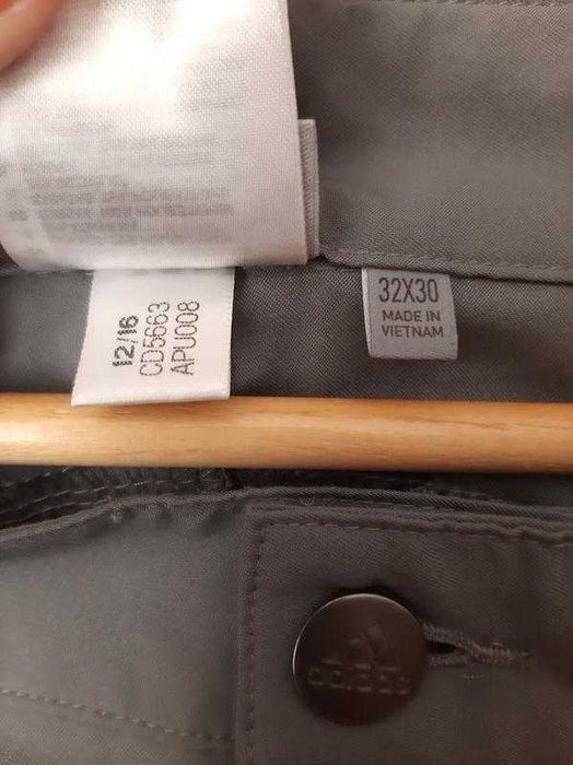 Чиноси у стилі спорт-шик Adidas