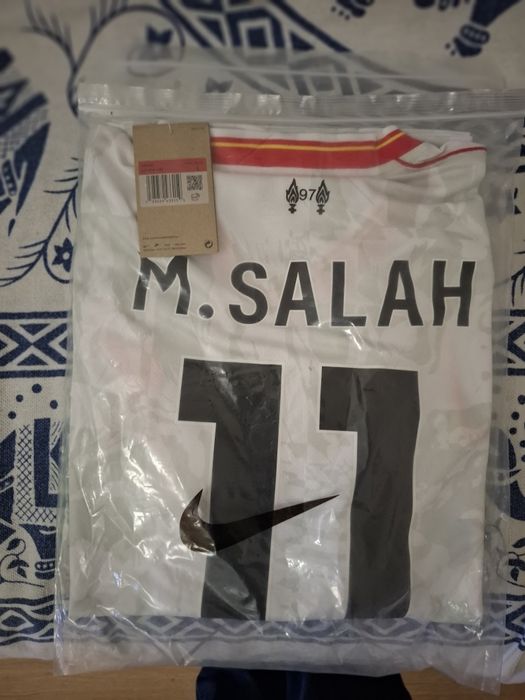 Camisola liverpool tamanho l salah, época 24-25
