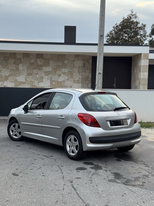 Peugeot 207 1.4 Hdi -5 Lugares