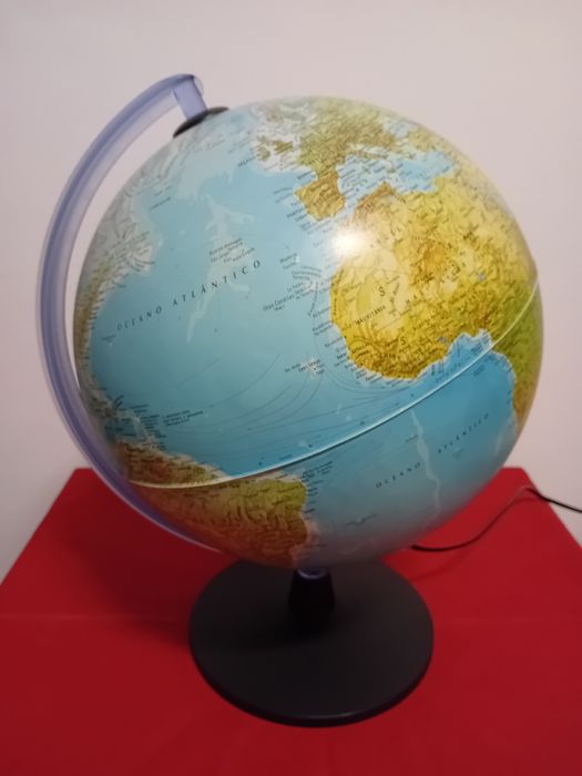 Globo Terrestre iluminação