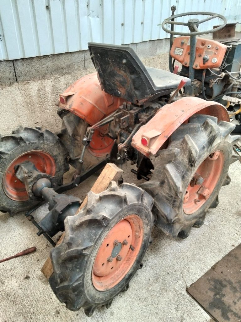 Vendo Kubota b6000 4x4