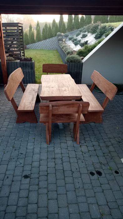 Meble ogrodowe z litego drewna