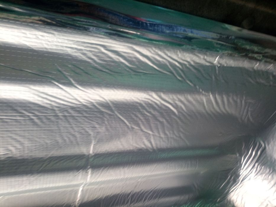 Material de isolamento novo dentro de caixa. Urgente