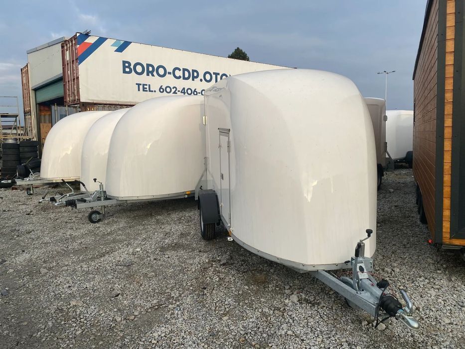 Niewiadów Furgon Niewiadów F1334 z trapem wjazdowym